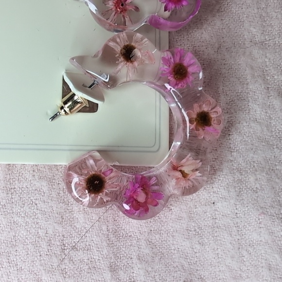 Pink & Purple 1 1/2" Resin Scalloped Edge Floral Hoop Earrings- NWT - Picture 2 of 6